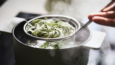 Hjemmelavet grøn pasta