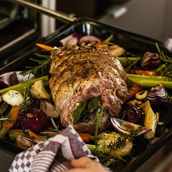 Person cooking a roast dinner using NEFF Oven with ComfortFlex Rails