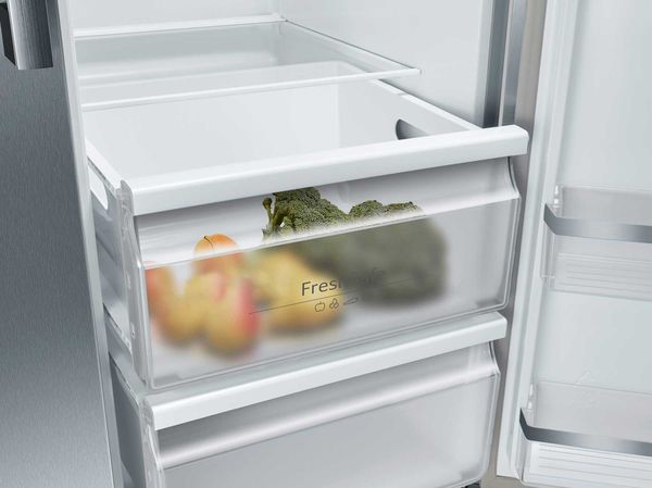Freistehender Side-by-Side Kühlschrank KA3923IE0 - die Fresh Safe Box ist leicht zugänglich und geräumig.