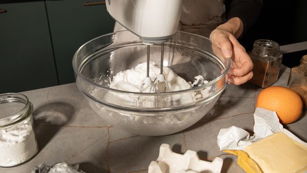 Schritt 3: Zubereitung Teig für Schoko Kuchen und Eiweiß unterheben. 