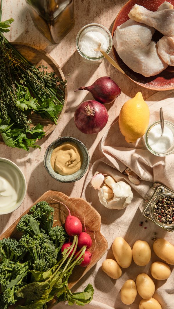 Gebackenes Zitronen-Knoblauch Hähnchen mit Gemüse