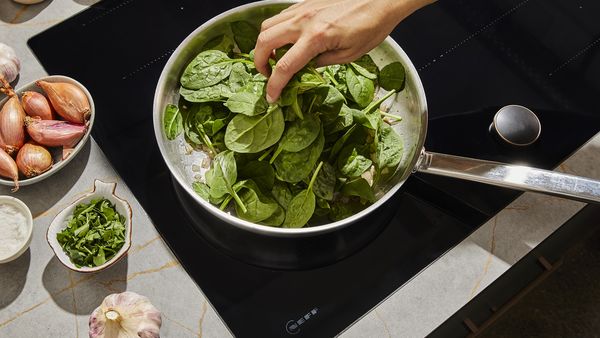 Frying the spinach in the pan 