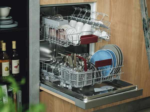 Sleek efficiency - our semi-integrated dishwashers