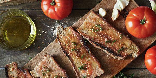 Pan con tomate