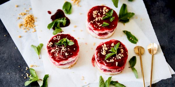No-bake frozen cheesecake met frambozen