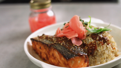 Gebackener Miso-Lachs mit Donburi-Reis 