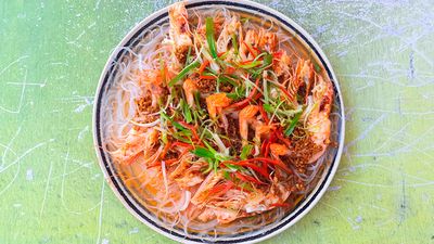 Vermicelli bowl with steamed prawns, garnished with fried garlic