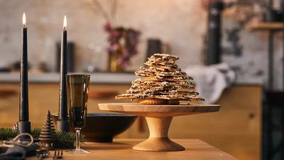 Orange, cinnamon and chocolate biscuit tree