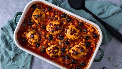 Baked Chicken in Tomato and Olive Sauce 