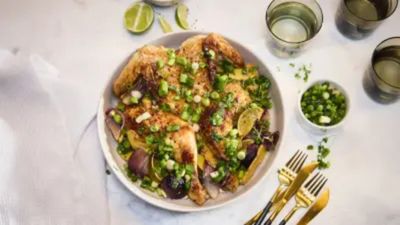 Spatchcock Hainan-H&auml;hnchen mit Ingwer und Fr&uuml;hlingszwiebeln