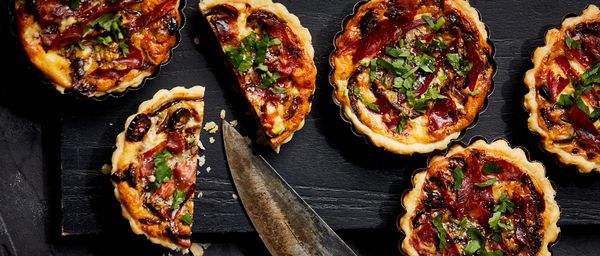 Goat’s cheese quiches with ibérico ham