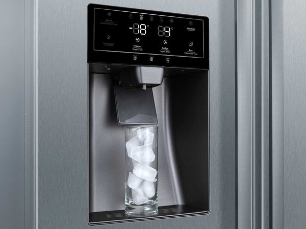 Freistehender Side-by-Side Kühlschrank KA3923IE0 -  Wasser, Eiswürfel und Crushed Ice auf Knopfdruck