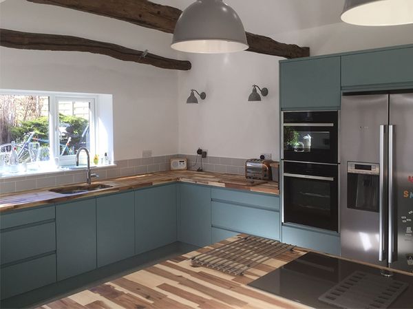 Built in ovens in spacious family kitchen