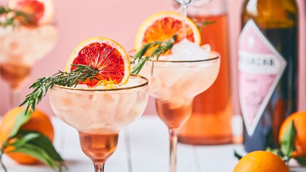 Bekijk het recept voor de Valentijn Cocktail