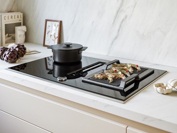 Hobs with integrated ventilation system