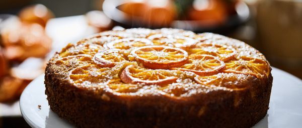 Glutenvrije omgedraaide clementine en kaneelcake 