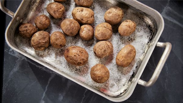 Stap 1: Laat iets afkoelen en pureer daarna met een aardappelpers.