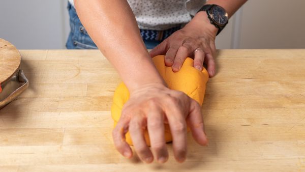 Stap 3: Doe het mengsel in een ingevette springvorm en bak 25 minuten in de CircoTherm® oven op 180° C.
