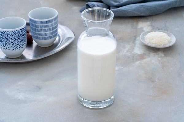 Bottiglia in vetro di latte di cocco