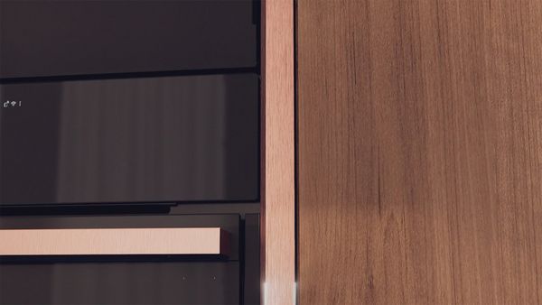 Video av Seamless combination dekklister i Brushed Bronze på ovn som viser Flex Design og Seamless Combination 