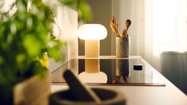 Lichtquelle mit Dimmfunktion in brauner Küche