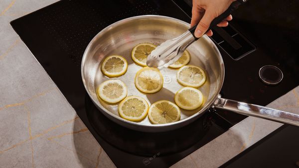 Stap 1: Breng het water en de suiker in een pan aan de kook.