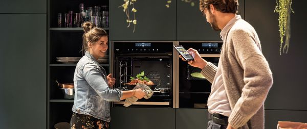 SLIDE & HIDE – THE ONLY OVEN WITH THE DISSAPEARING DOOR