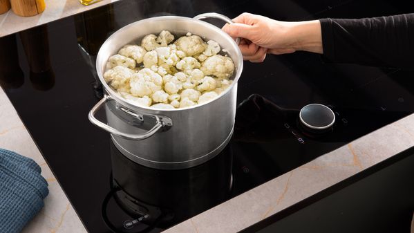 Cooking the cauliflower in a cooktop 