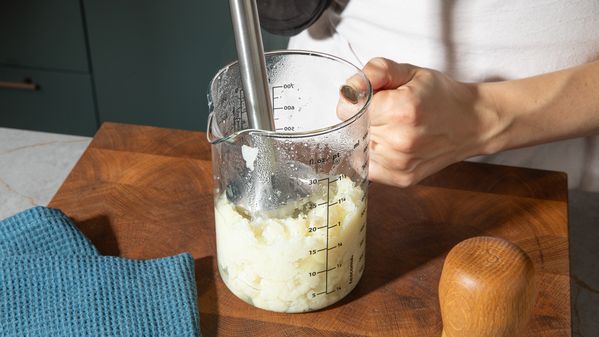 Puree cauliflower in a measuring cup 