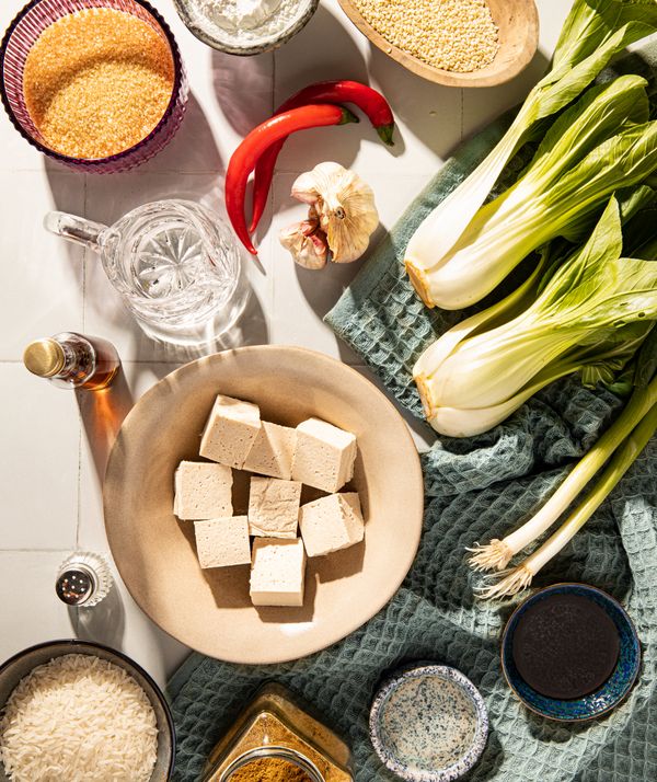 Ingrediënten voor knapperige tofu met roerbak van paksoi