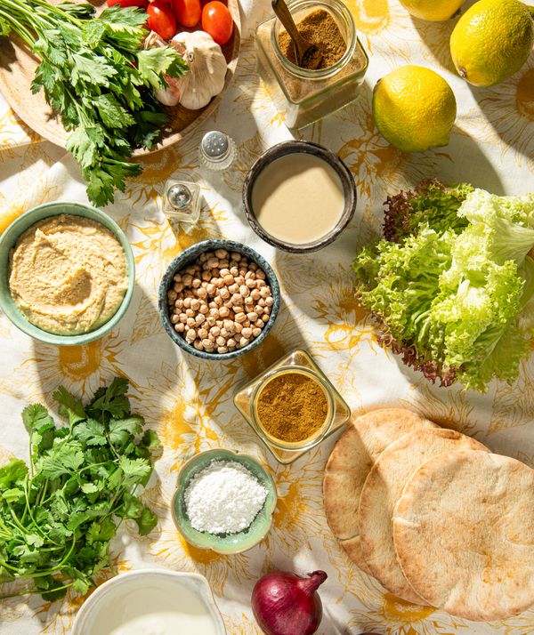 Ingrediënten voor broodje falafel met hummus