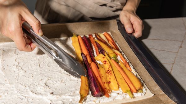 Stap 4: Verdeel de wortels in een enkele laag over de ricotta.