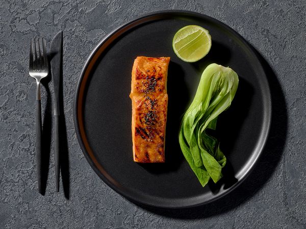 Trancio di salmone cotto a bassa temperatura con verdure