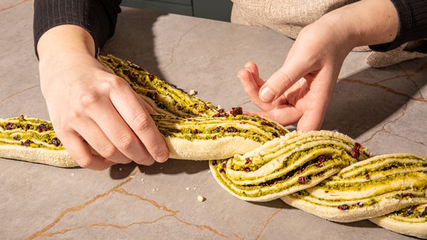 Braiding the dough with the filling