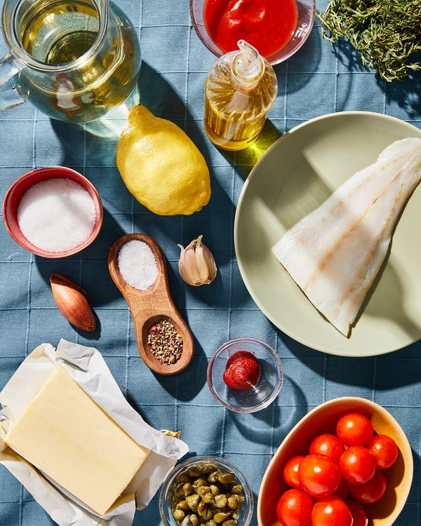 Ingredients for poached cod in tomato sauce