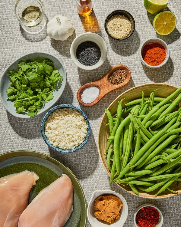 Ingredients for steamed chicken breast with green beans