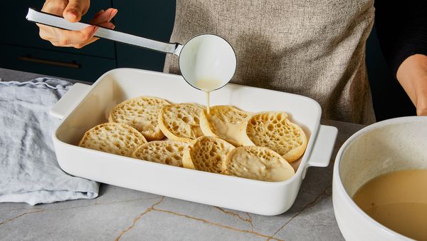 Pouring milk-mixture over the English muffins