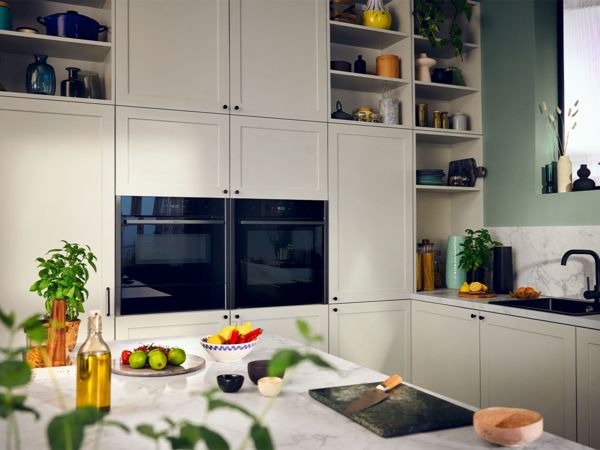 Couple using neff oven