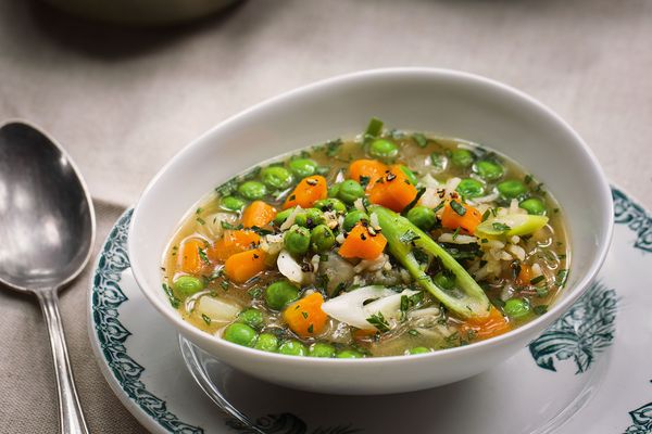 Piatto di zuppa invernale gustosa