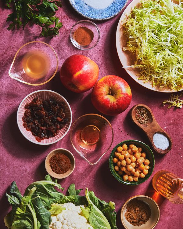 Ingredients for cauliflower salad with apple and air fried chickpeas