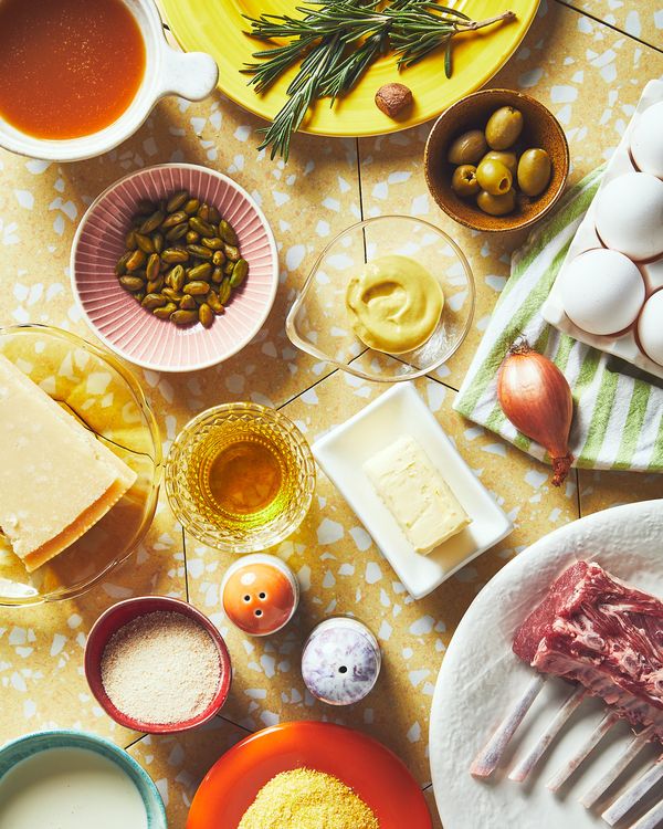 Ingredienti per il carré di agnello in crosta di pistacchi con polenta al rosmarino.