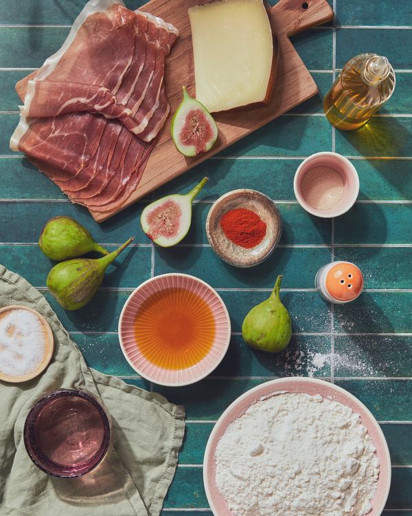 Zutaten für Foccacia mit Feigen, Pecorino und Parmaschinken.