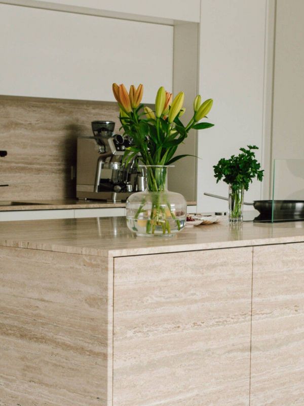 Begehbarer Wandschrank für mehr Stauraum in der Küche