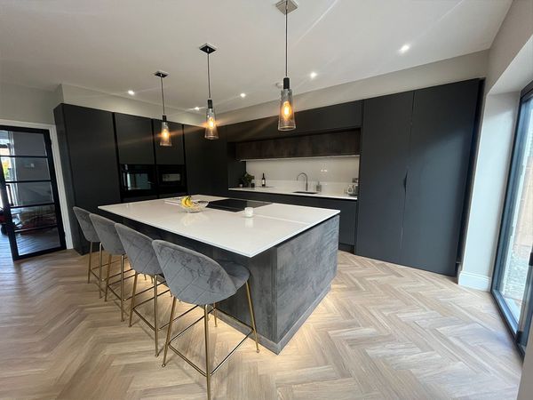 Spacious monochrome kitchen