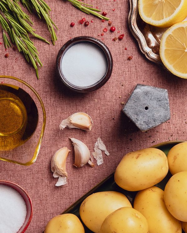 Ingredients for crispy roast potatoes.