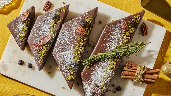 Gingerbread shaped like a Christmas tree