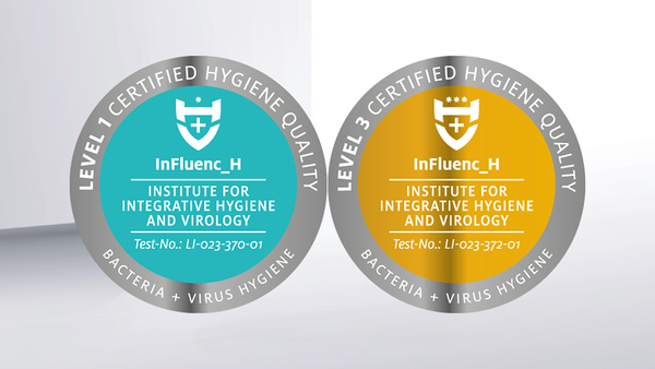 Zwei runde Zertifizierungs-Siegel &bdquo;Certified Hygiene Quality&ldquo; des Institute for Integrative Hygiene and Virology (InFluenc_H): links Level 1 (t&uuml;rkis, Test-Nr. LI-023-370-01), rechts Level 3 (gold, Test-Nr. LI-023-372-01), jeweils f&uuml;r Bacteria + Virus Hygiene.