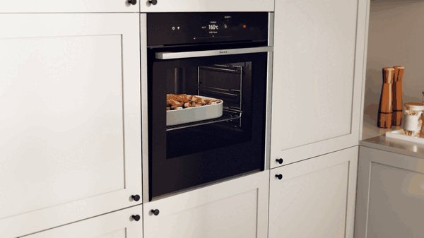 Animiertes Video: Slide & Hide&reg; Backofent&uuml;r bei NEFF Backofen