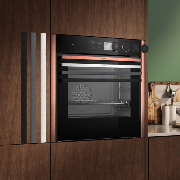 NEFF Einbau-Backofen im Flex Design mit austauschbaren Bedienelementen in Holz-K&uuml;che.