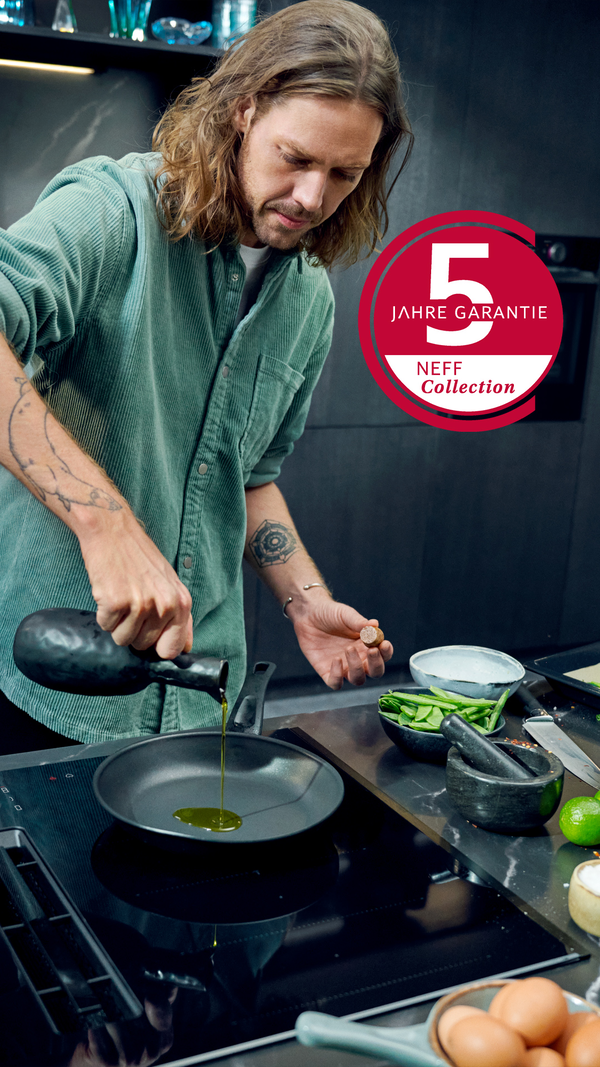 NEFF Collection K&uuml;che mit Koch am Herd und 5 Jahre Garantie Badge